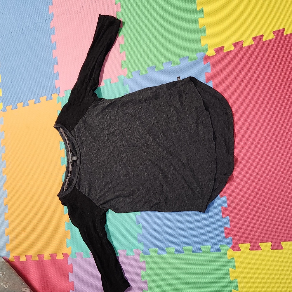 Victoria's secret 3/4 sleeve shirt size medium,  sleeves are lace